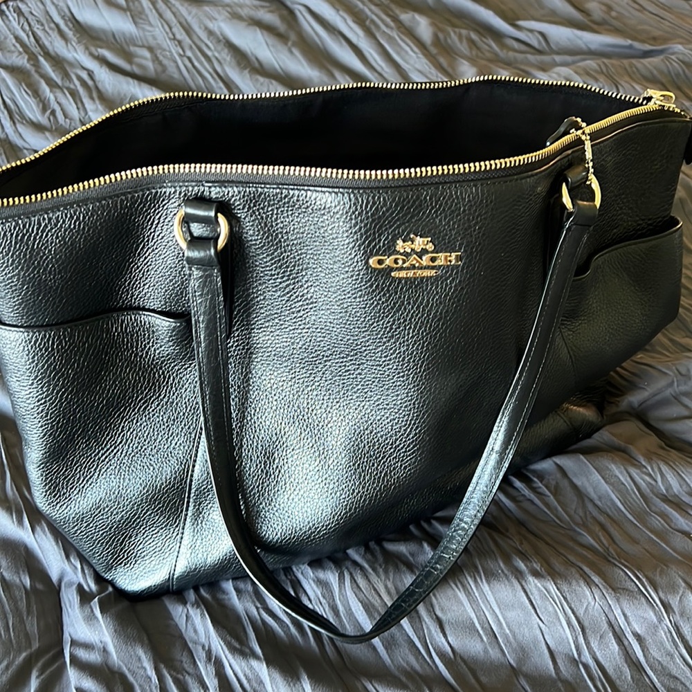 COACH purse~ great condition ~ black/ gold